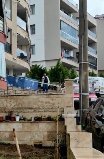 Cam Silerken Balkondan Düşen Kadın Öldü