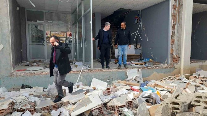 Deprem Bölgelerine 300 Milyon Tl Destek