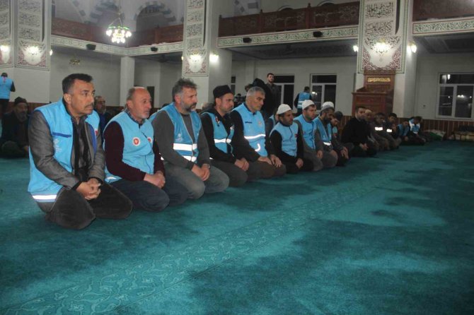 Adıyaman’da Berat Kandili’nde Depremde Hayatını Kaybedenler İçin Dua Edildi