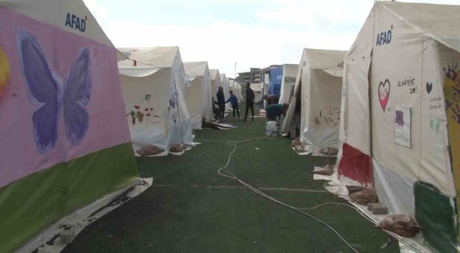 Çadır Kentte Yaralar Sarılıyor