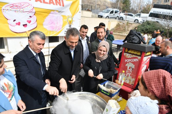 Mamak Belediyesi Depremzedelerin İhtiyaçlarını Karşılamaya Devam Ediyor