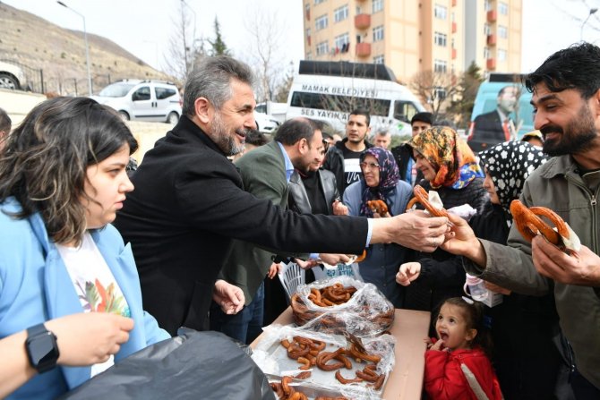 Mamak Belediyesi Depremzedelerin İhtiyaçlarını Karşılamaya Devam Ediyor