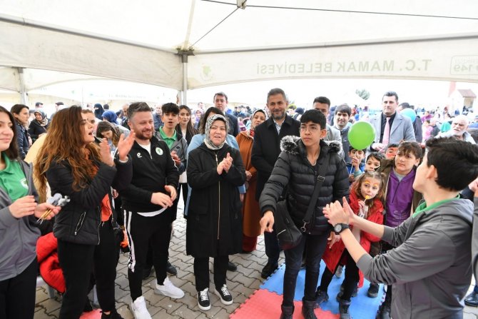 Mamak Belediyesi Depremzedelerin İhtiyaçlarını Karşılamaya Devam Ediyor