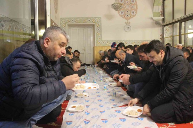 Düzce’de Asırlık Kandil Geleneği