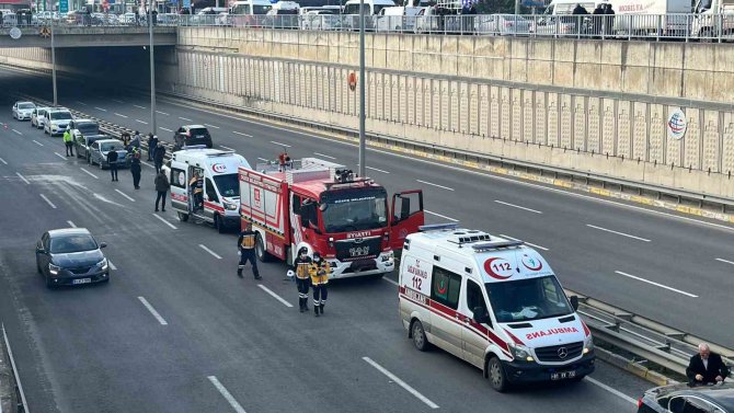 Yola Düşen Çuval Zincirleme Kazaya Sebep Oldu: 1 Yaralı