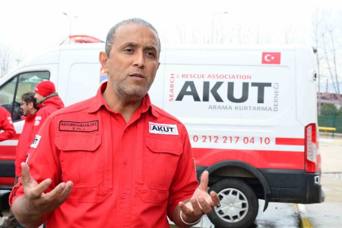 27 Kişiyi Yıkıntıların Arasından Sağ Çıkaran Ekibin Lideri O Anları Anlattı