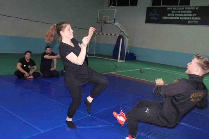 Federasyon Başkanı Aktürk’ten Yakın Savunma Kursu