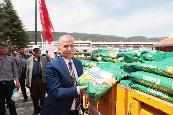 Denizli’de 3500 Üreticiye 85 Bin Kilogram Silajlık Mısır Tohumu Dağıtıldı
