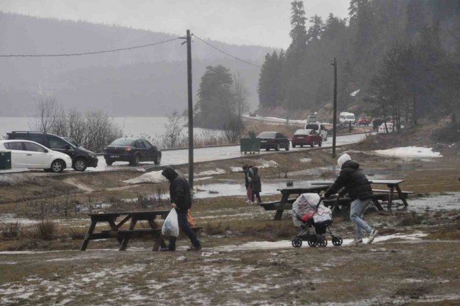 Abant’ta Karlar Eridi, Çiğdemler Çiçek Açtı