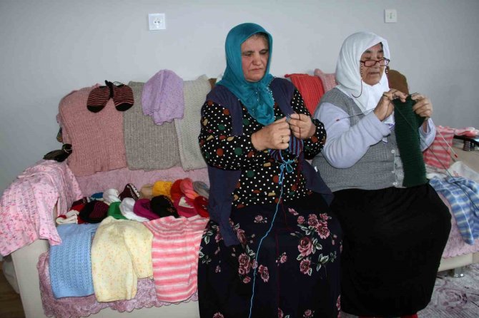 Giresunlu Kadınlar Depremzedeler İçin Örüyor