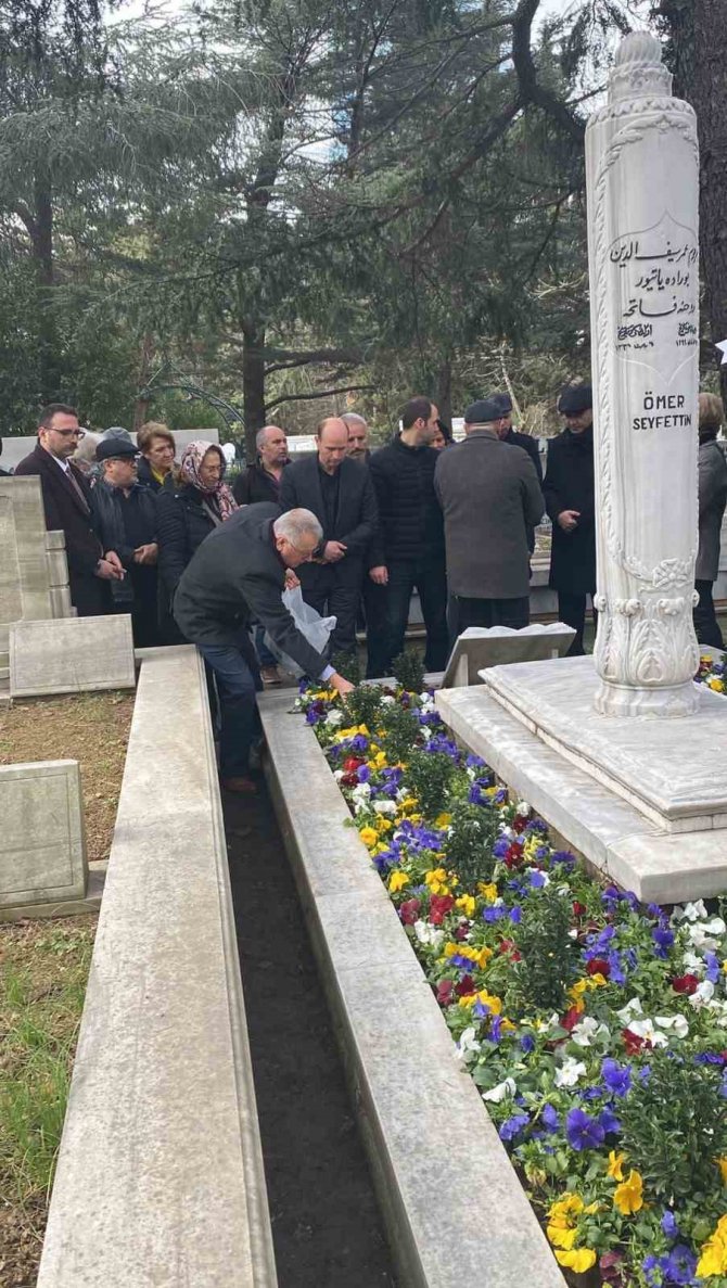 Gönenli Ömer Seyfettin Mezarı Başında Anıldı