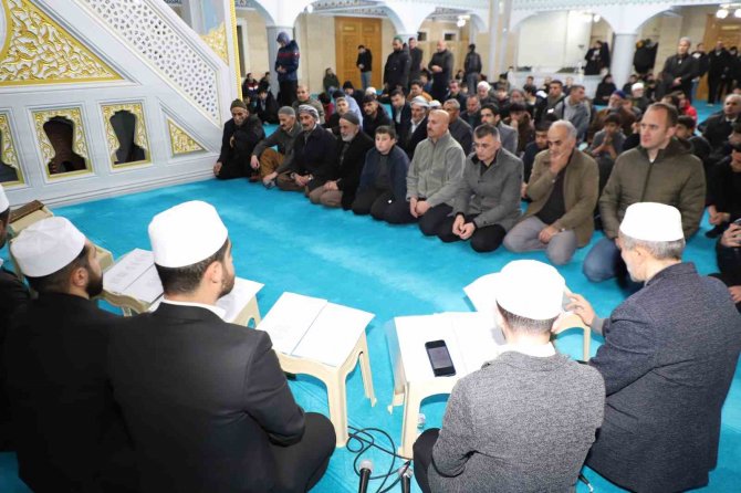 Hakkari’de Berat Kandili Dualarla İdrak Edildi