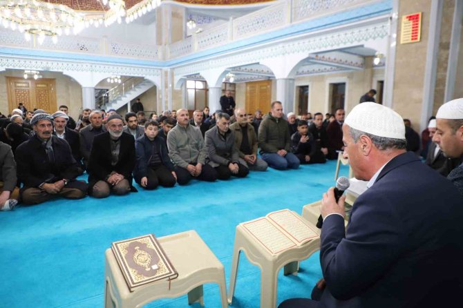 Hakkari’de Berat Kandili Dualarla İdrak Edildi