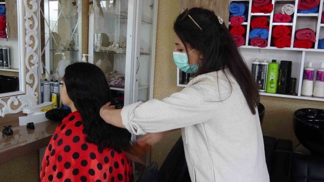 Yüksekova’ya Yerleşen Depremzedelere Ücretsiz Kişisel Bakım Hizmeti