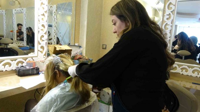 Yüksekova’ya Yerleşen Depremzedelere Ücretsiz Kişisel Bakım Hizmeti