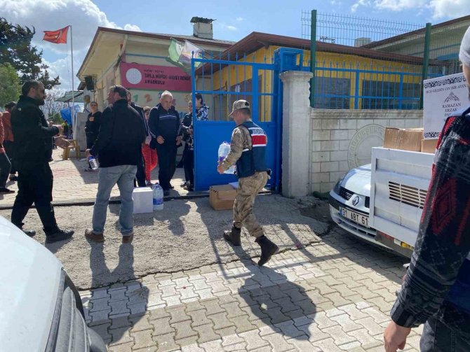 Defne İ̇lçe Jandarma Komutanlığından Vatandaşlara Su Yardımı