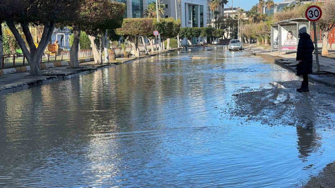 Denizin Taştığı İ̇skenderun’da Son Durum Görüntülendi