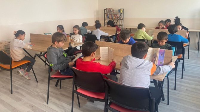Hisarcık Cumhuriyet İ̇lkokulu Kütüphanesi’nin İşlevselliği Arttırıldı