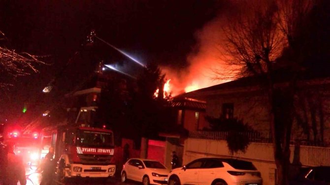 Üsküdar’da Lüks Villa Alev Alev Yandı