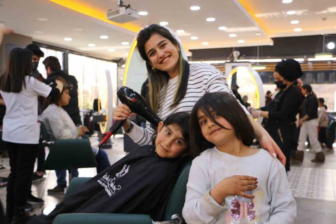 Çadır Kentte Kalan Çocuklar Tıraş Edildi, Cilt Bakımları Yapıldı