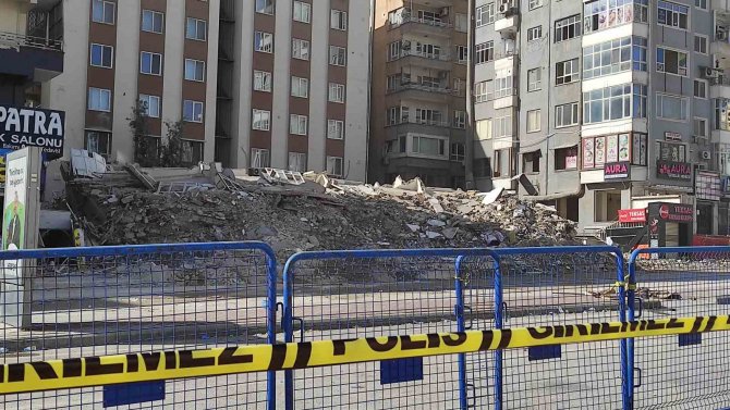Şanlıurfa’da Çöken Binada Arama Kurtarma Çalışmaları Tamamlandı