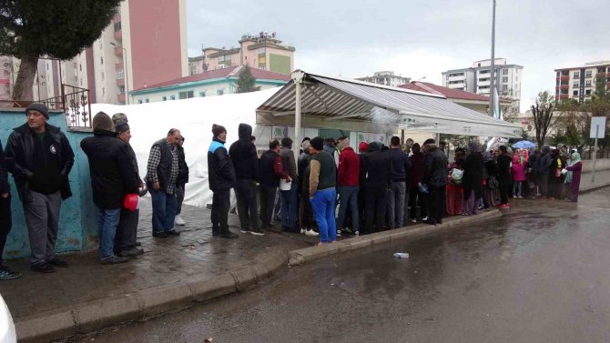 Sağanak Yağmur Depremzedelere Zor Anlar Yaşattı