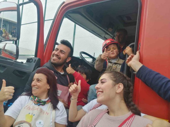 Depremzede Çocuklara İtfaiyecilik Eğitimi