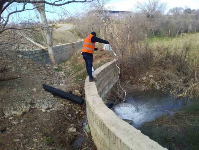 Kahta’da Larva Üreme Noktalarını İlaçlanıyor