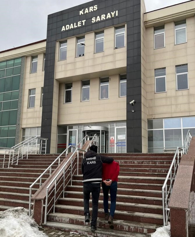 İ̇ran Uyruklu Şahsın Mide Ve Bağırsaklarından Uyuşturucu Çıktı
