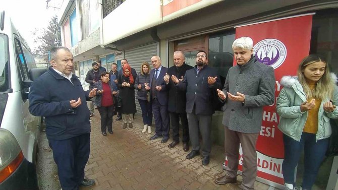 Çeyizlerini Depremzedelere Bağışladılar