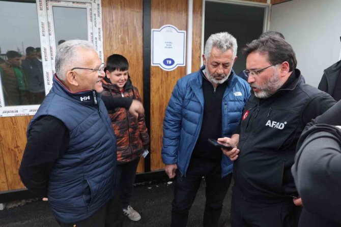Başkan Büyükkılıç, 16 İlçe Belediyesi İle ‘Tek Yürek’ Kahramanmaraş’ta Yaraları Sarıyor