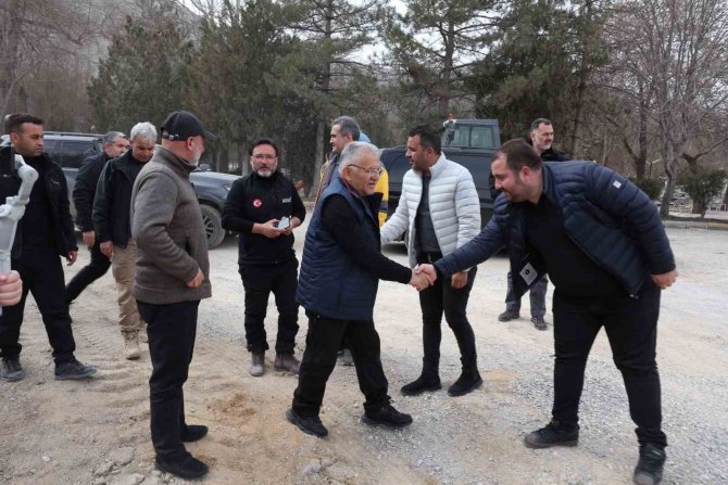 Başkan Büyükkılıç, 16 İlçe Belediyesi İle ‘Tek Yürek’ Kahramanmaraş’ta Yaraları Sarıyor