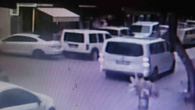 Pendik’te ’Arabama Sürttün’ Kavgası Kameraya Yansıdı