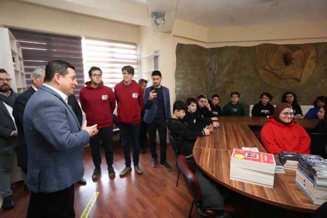 Öğrenciler Kitap İstedi, Başkan Tütüncü Gönderdi