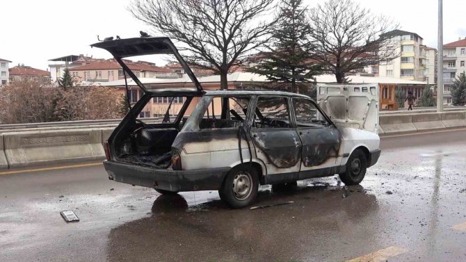 Lpg’li Otomobil Alev Topuna Döndü: 1 Yaralı