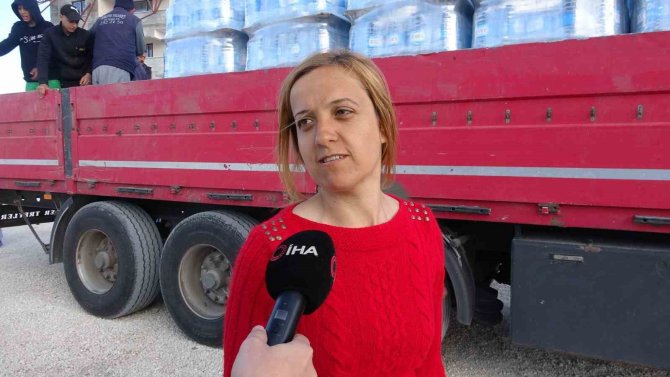 Defne’deki Çadır Kentte Vatandaşlara Su Dağıtıldı