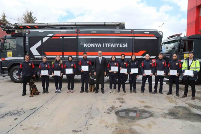 Başkan Altay, Hatay’da Görev Yapan İtfaiye Personeline Teşekkür Belgesi Takdim Etti