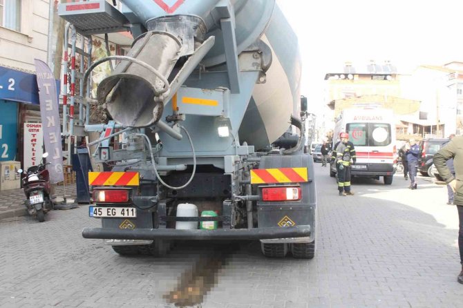 Kızını Kurtardı, Kendisi Beton Mikserinin Altında Can Verdi