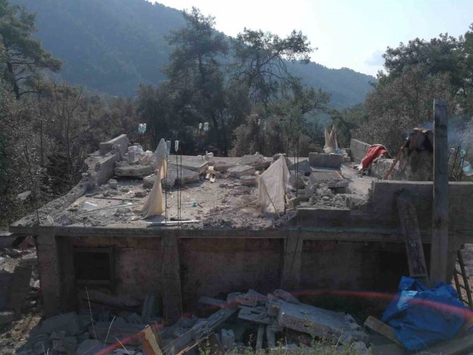 Marmaris’te Kaçak Yapılar Yıkılıyor