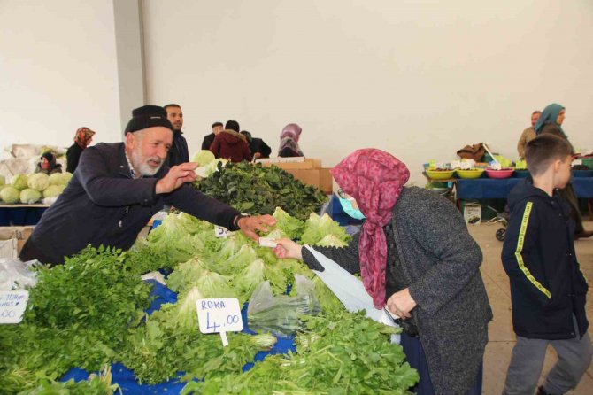Yakacık Köyü Muhtarı Yıldırım: "Üretici Değil Aracı Para Kazanıyor"