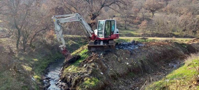 Maski̇’den Ayanlar Mahallesi’nde Dere Temizliği