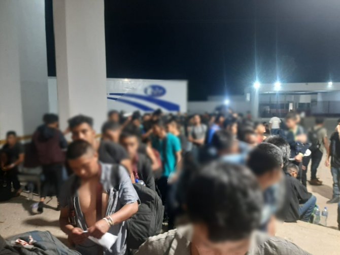 Meksika’da Tır Dorsesinde 100’den Fazla Refakatsiz Göçmen Çocuk Bulundu