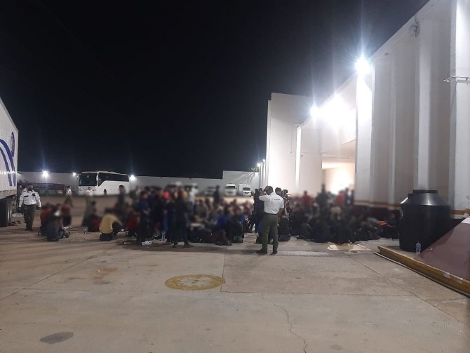 Meksika’da Tır Dorsesinde 100’den Fazla Refakatsiz Göçmen Çocuk Bulundu
