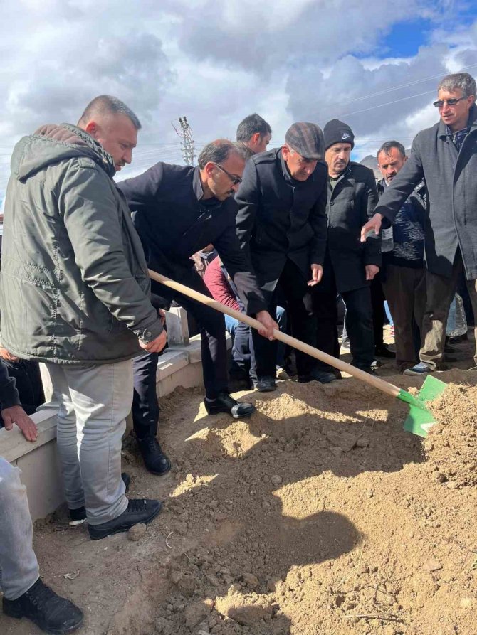 Milli Yol Partisi Genel Başkan Yardımcısı Göçmen, Karaalp’i Son Yolculuğunda Yalnız Bırakmadı