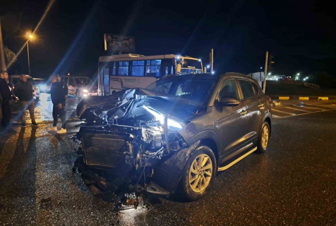 Menteşe Otogar Kavşağında Kaza: 1 Yaralı