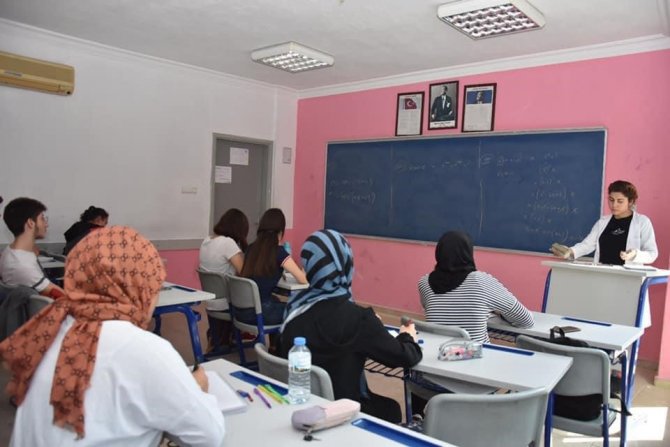 Nazgem Depremzede Öğrencileri Sınavlara Hazırlıyor