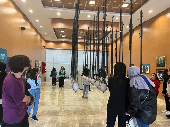 Liseli Gençler Nevü’de