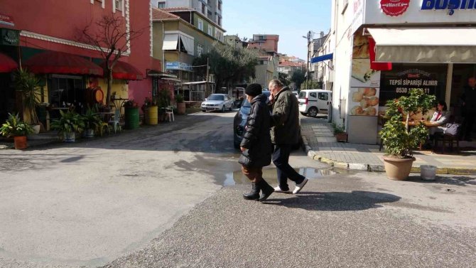 Pendik’te ’Arabama Sürttün’ Kavgası Kameraya Yansıdı
