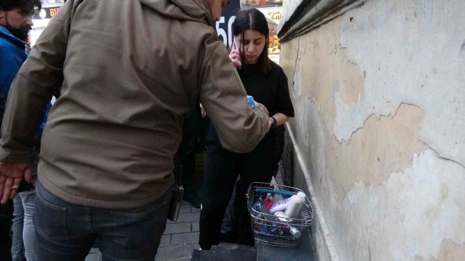 Beyoğlu’nda Marketten Hırsızlık Yapan Şüpheli Taksim Meydanı’nda Yakalandı
