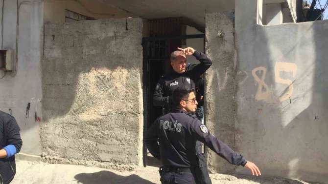 Adana’da Bir Kişi Evinde Öldürülmüş Halde Bulundu